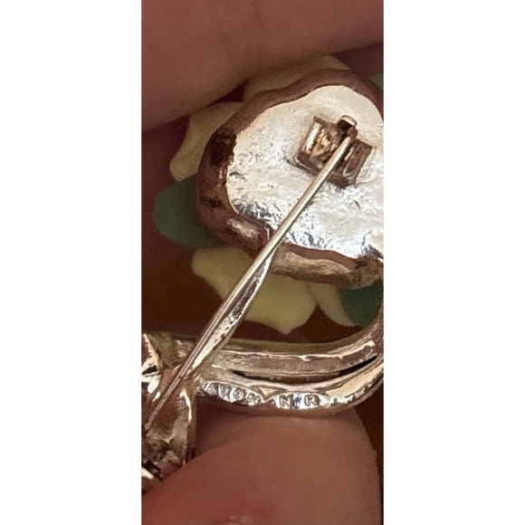 Vintage AVON Porcelain Sweet Yellow Rose Silver Tone & Rhinestone Brooch Pin - Picture 6 of 6